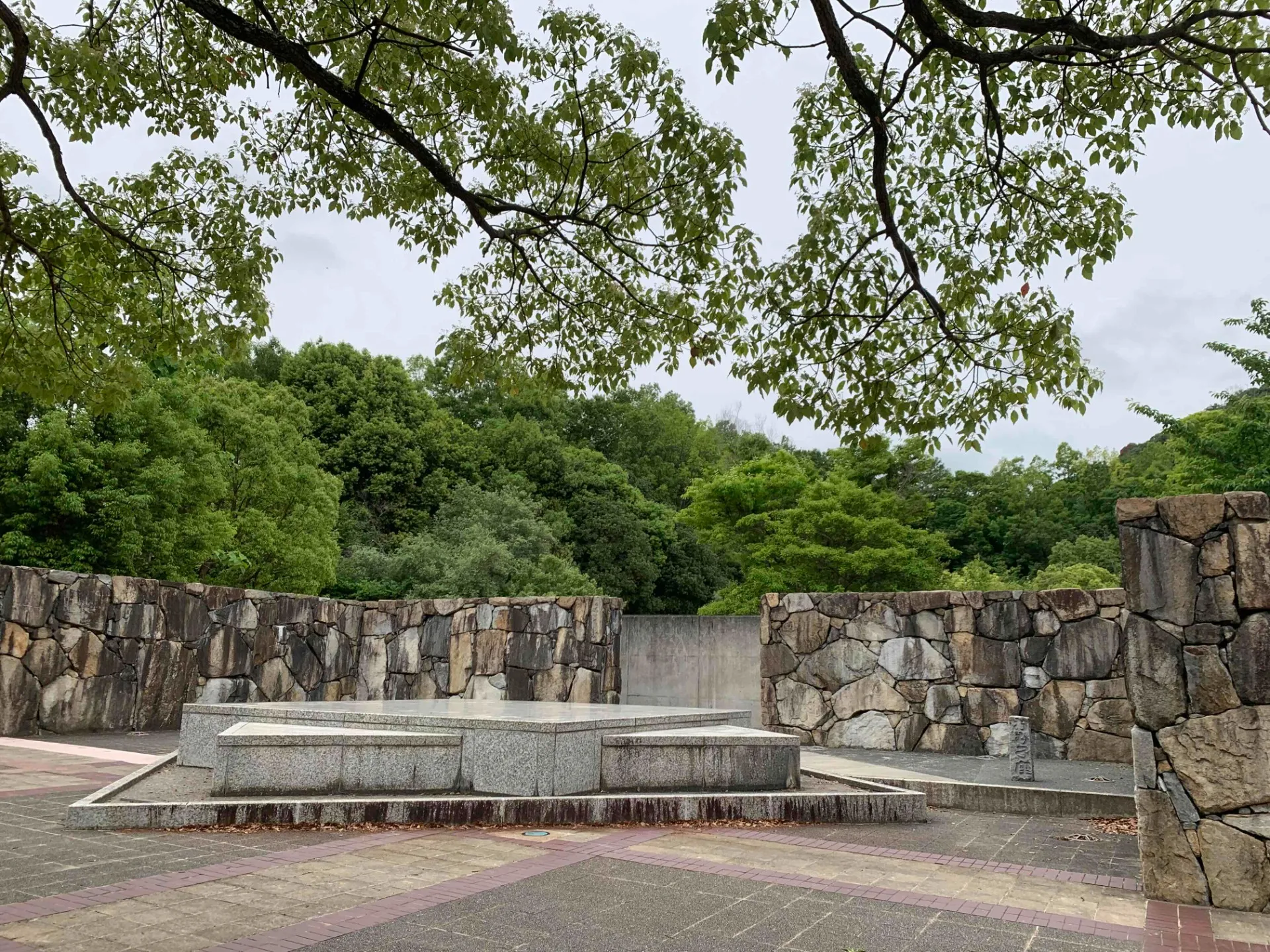 けやき坂中央公園外維持管理業務委託の進捗状況（剪定・除草）