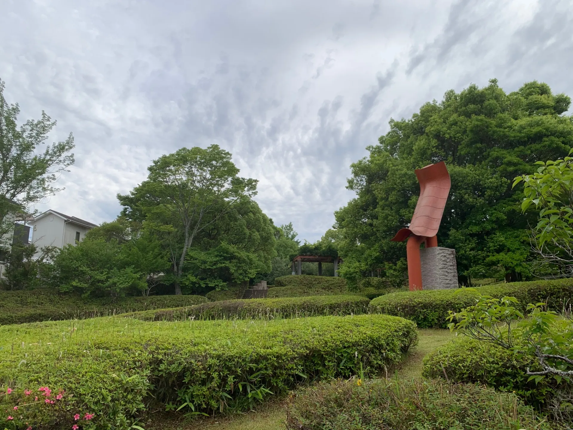 けやき坂中央公園外維持管理業務委託の進捗状況（剪定・除草）